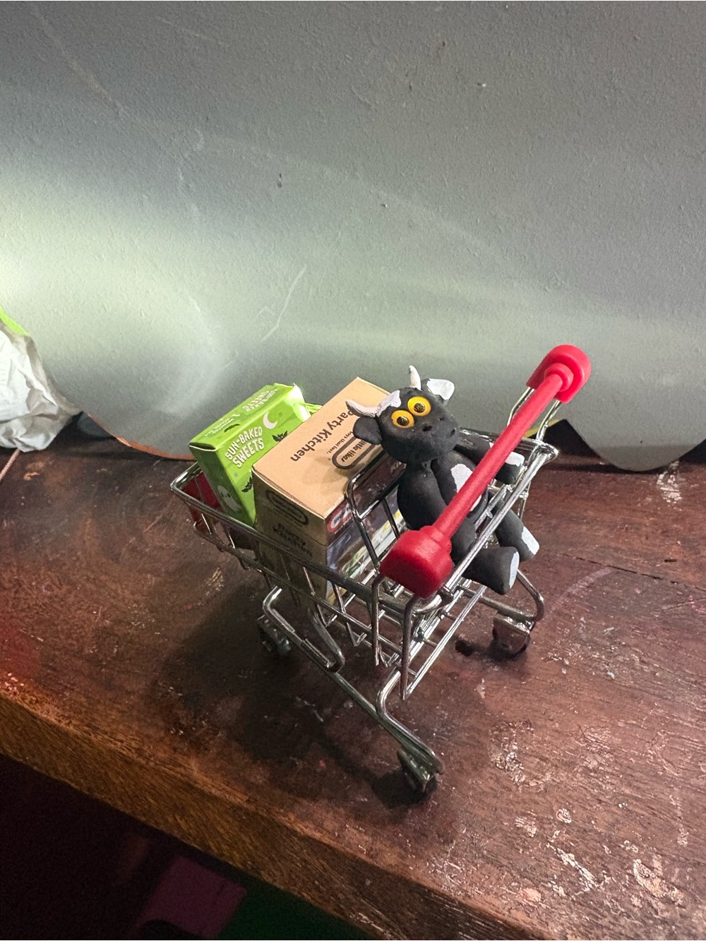 Mini Metal Full Shopping cart with newborn cow